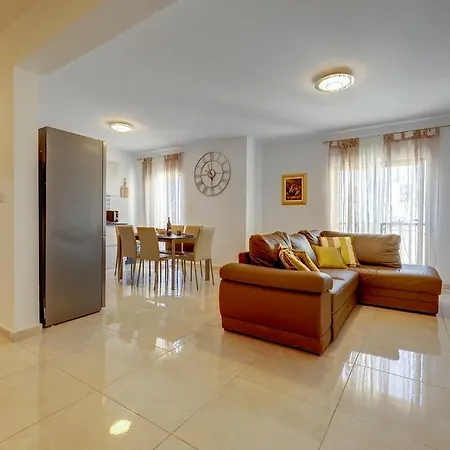 Stylish Bright And Airy Apart In Bugibba *