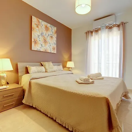 Stylish Bright And Airy Apart In Bugibba 巴吉芭